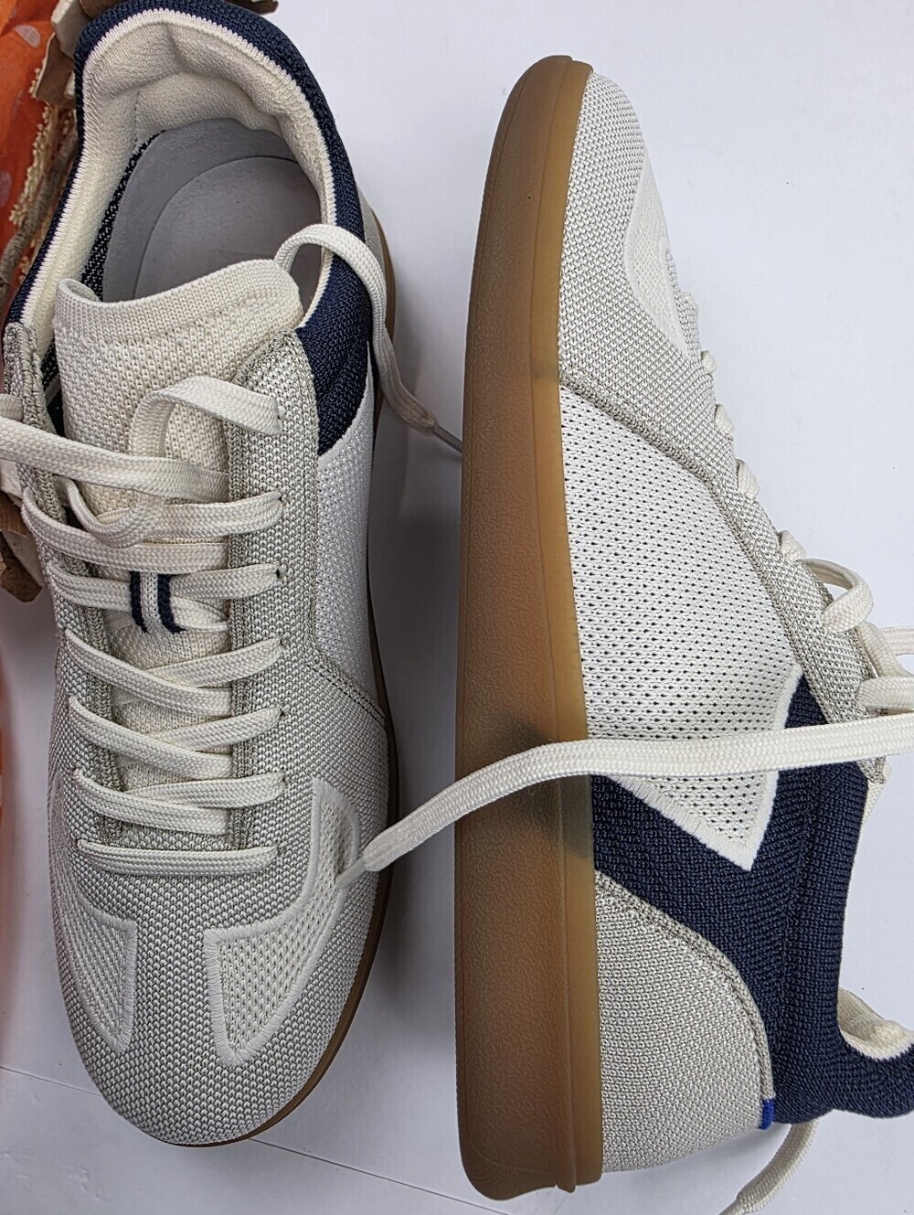 New Rothy's men's White Beige & Navy Knit Sneaker Sz 9m - Picture 7 of 9
